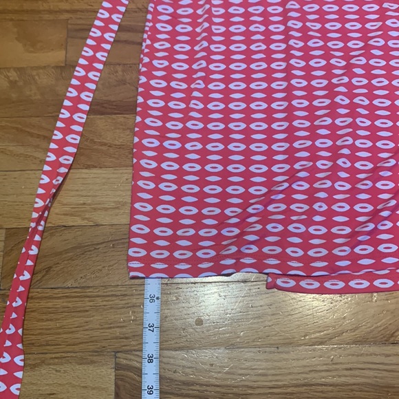 Graphic design wrap dress - pink and white - Picture 4 of 9